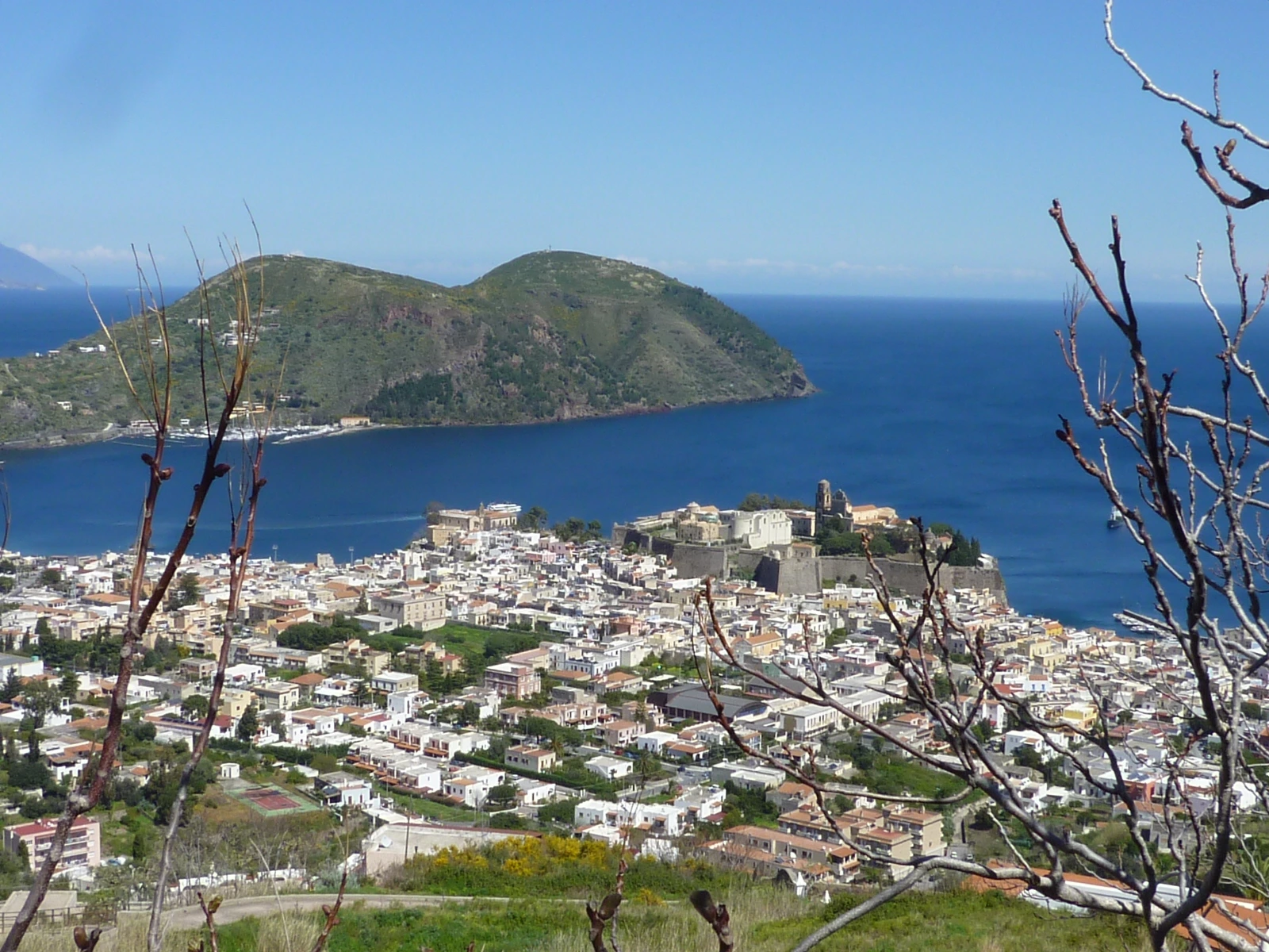 Come portare l’auto a Lipari: tutte le informazioni da conoscere