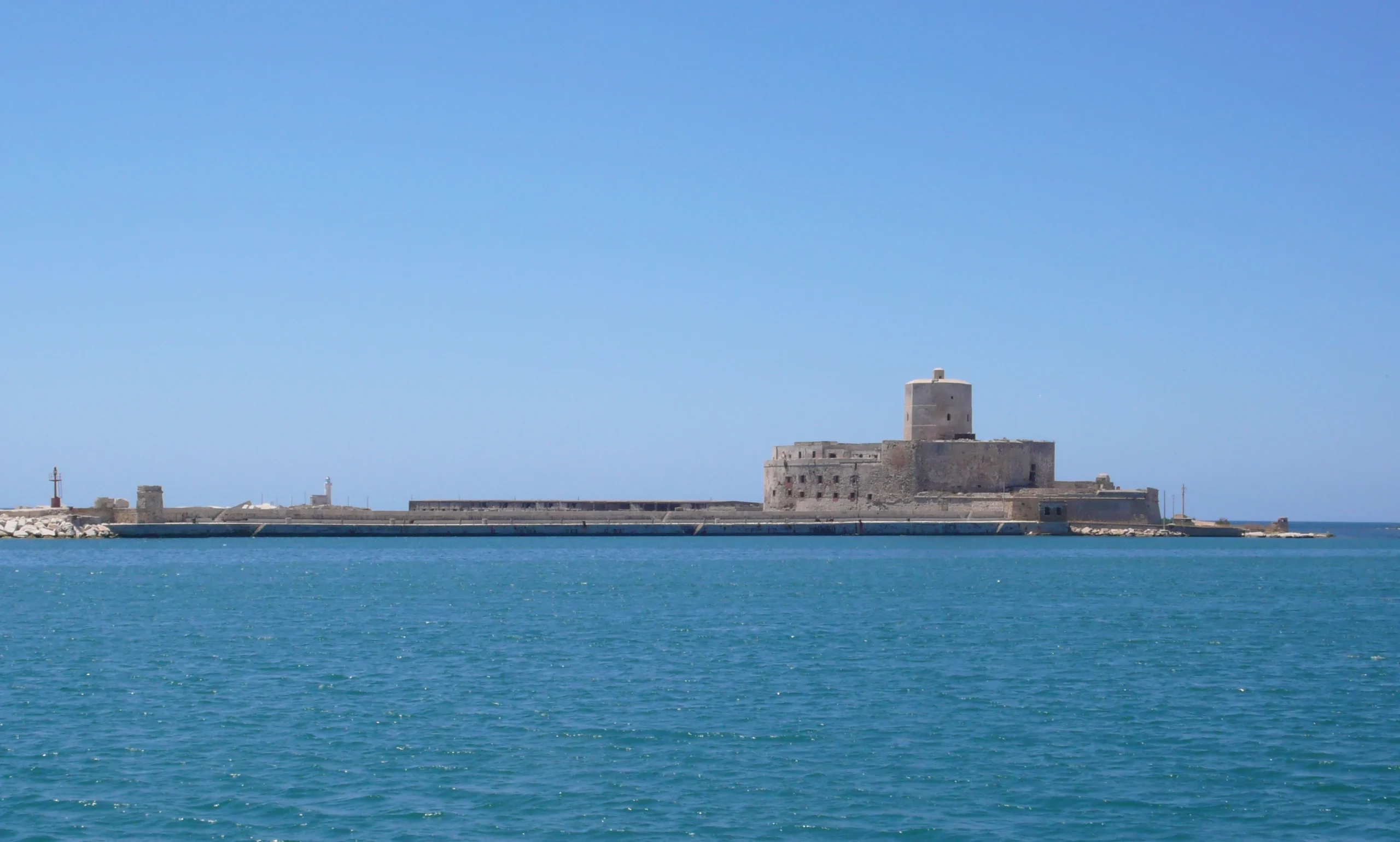 Il castello della Colombaia sul mare di Trapani