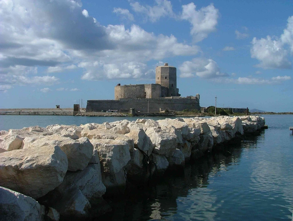 Il castello della Colombaia sul mare di Trapani