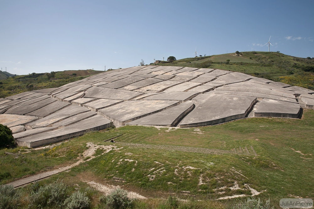 Il Cretto di Burri, tra arte e memoria