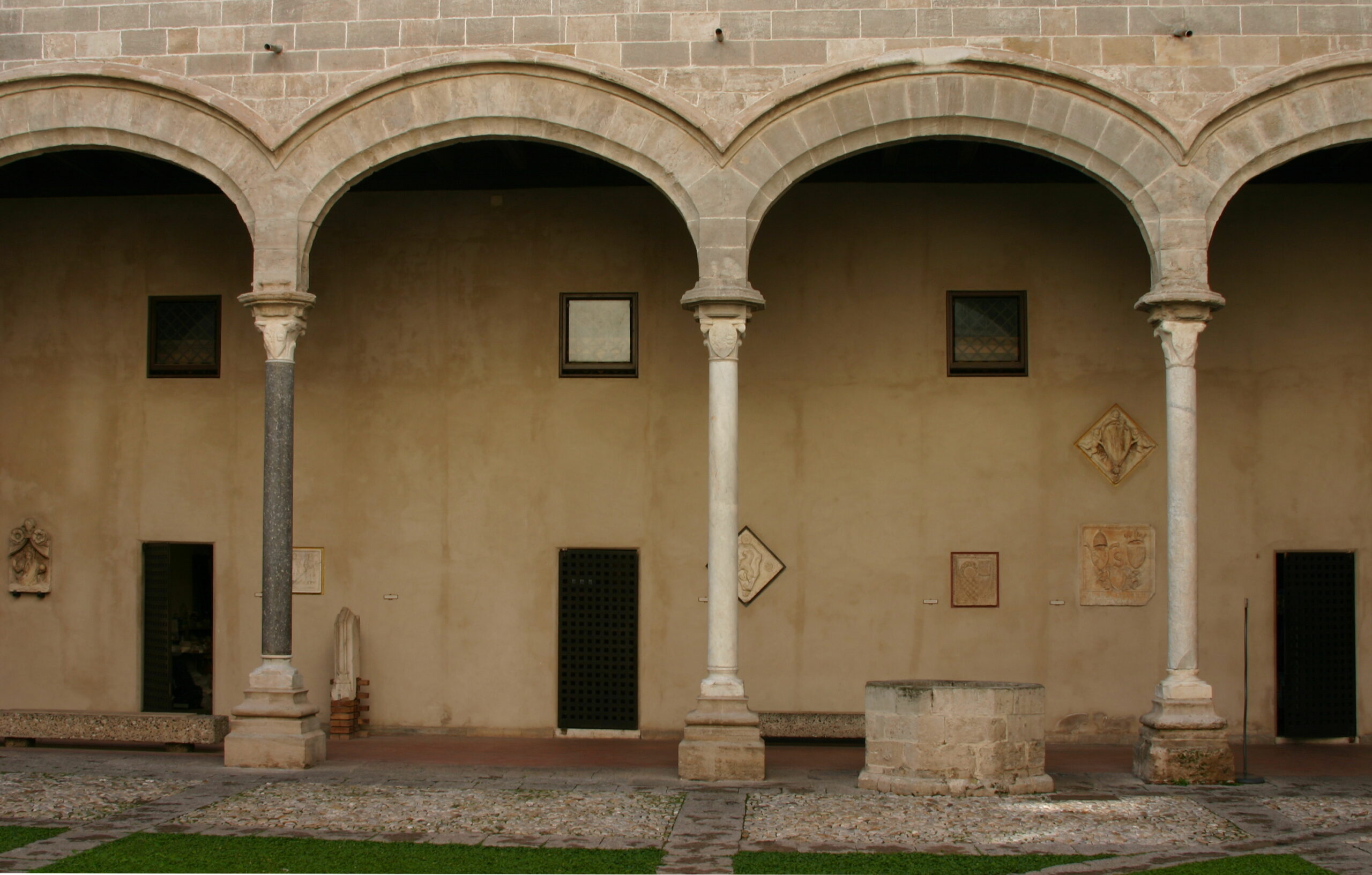 Palazzo Abatellis. La mostra "Coppe di stelle nel cerchio del sole" a Palermo