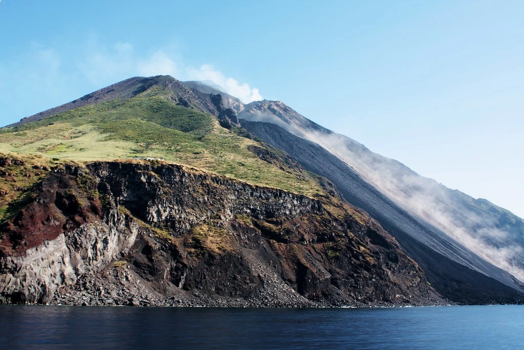 Alla scoperta dei vulcani della Sicilia e delle Eolie, fra terra e mare