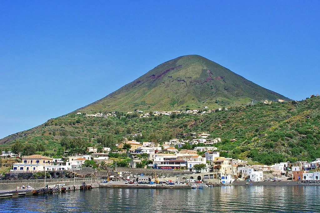 Salina: cosa fare e come raggiungere l'isola