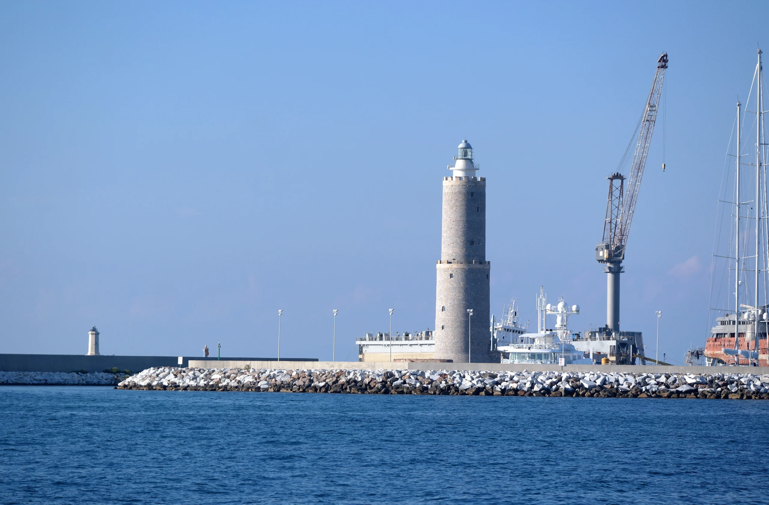 Partendo dal cento Italia da quale porto conviene imbarcarsi per raggiungere la Sicilia