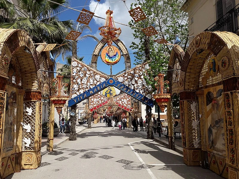 La tradizione siciliana della festa del pane di San Biagio Platani